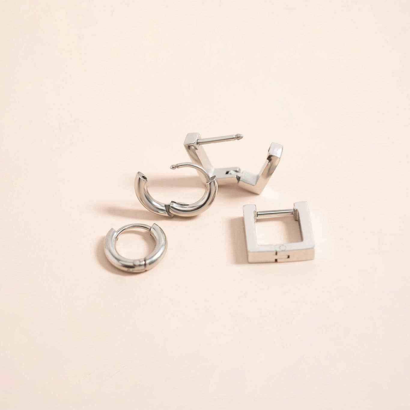 Earrings Huggie Square