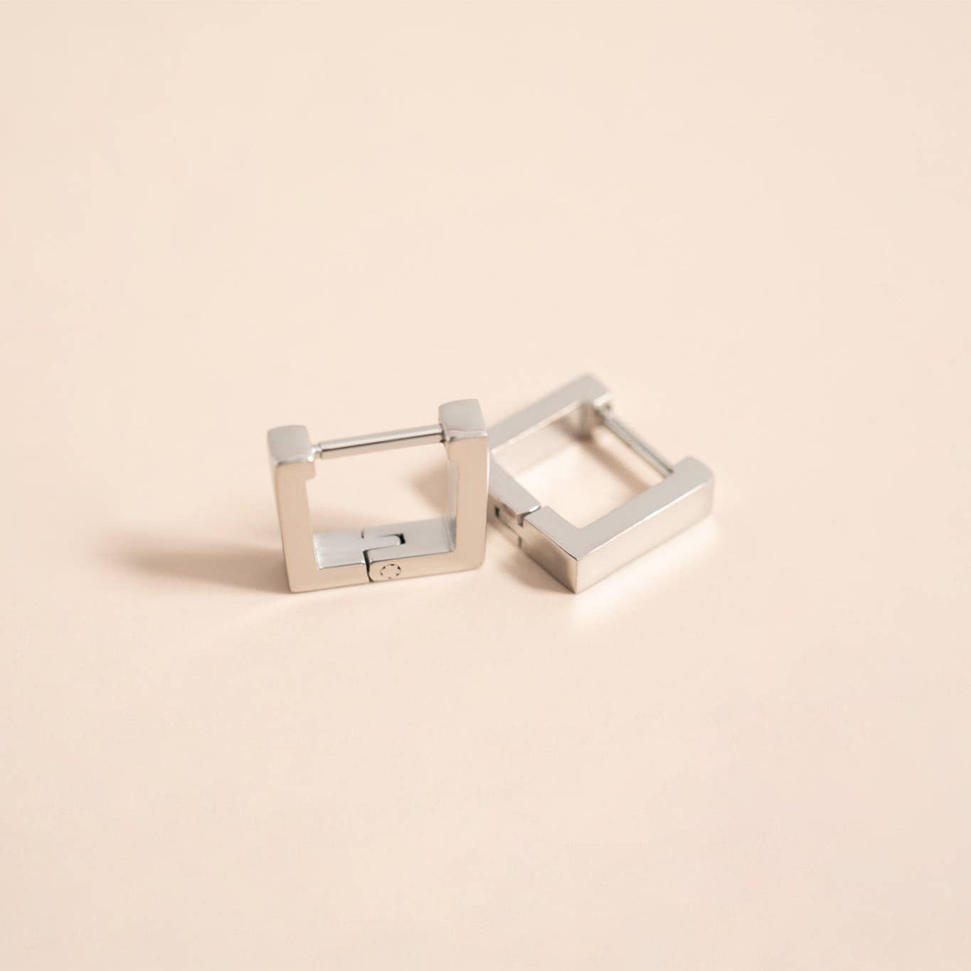 Earrings Huggie Square